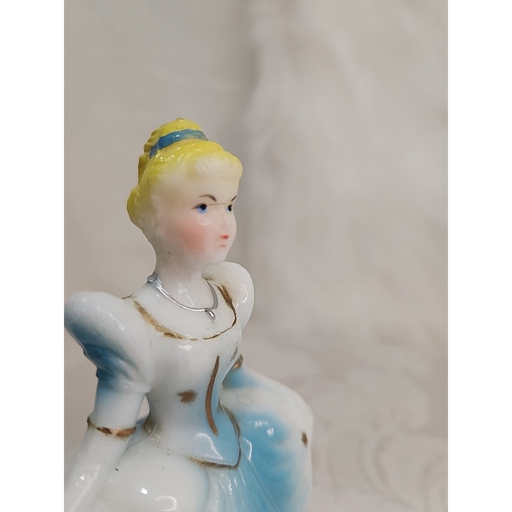 Vintage DISNEY 1960 Japan CINDERELLA Cake Topper,plastic Figurine 5.5" Tall - Picture 11 of 12